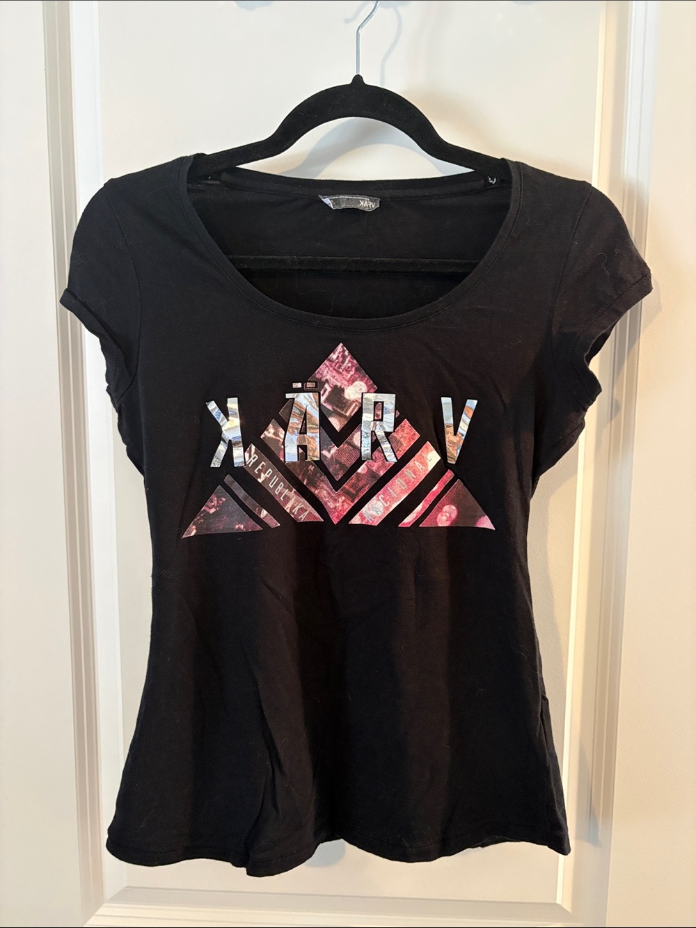 Karv Women's Black Scoop Neck Graphic Tee with metallic silver and Pink Accent